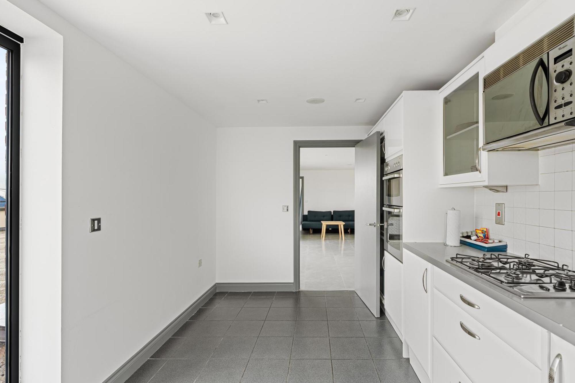 Long Letting - Luxurious 3 Bedroom Penthouse In City Centre - Parking Included! Челмсфорд Екстериор снимка