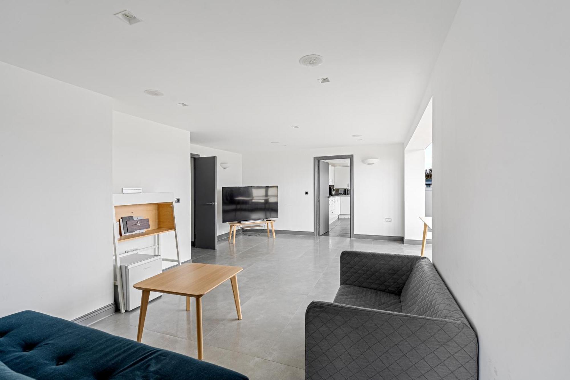 Long Letting - Luxurious 3 Bedroom Penthouse In City Centre - Parking Included! Челмсфорд Екстериор снимка
